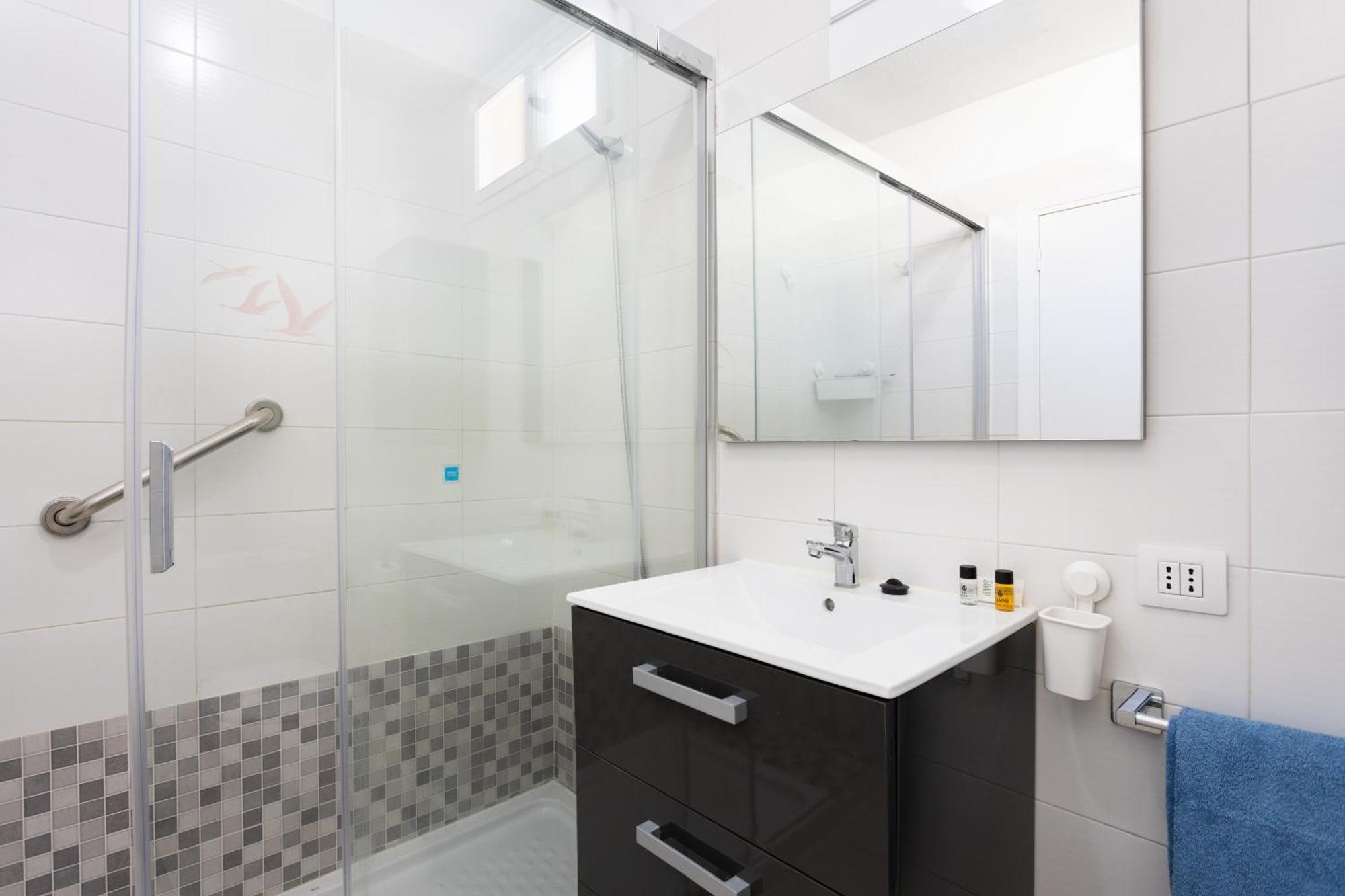 Frontline Playa Las Vistas With Pool, Parking, Sea Los Cristianos  Exteriör bild