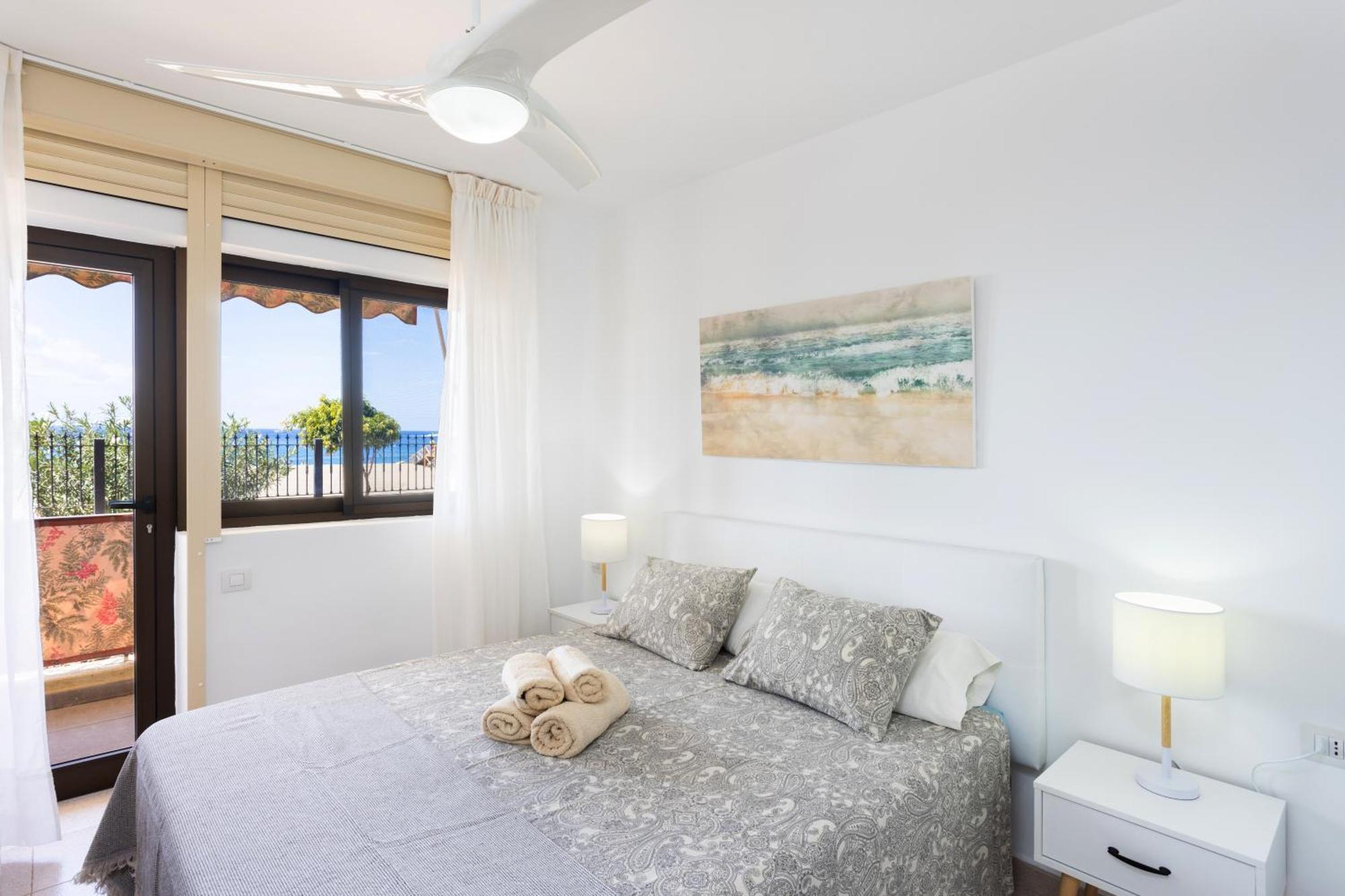 Frontline Playa Las Vistas With Pool, Parking, Sea Los Cristianos  Exteriör bild